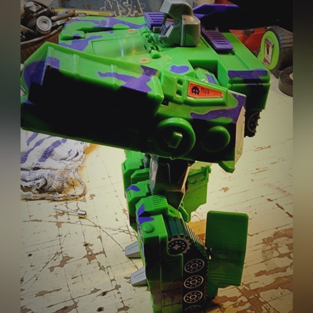Megatron Transformers Tank 1992 Hasbro Action Figure - Picture 4 of 7